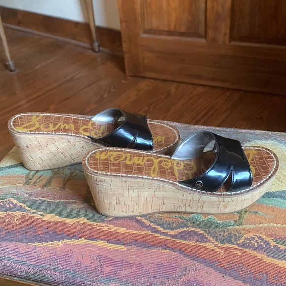 Sam Edelman black patent leather wedges w/ brown leather insole, rubber bottom 7 - Picture 3 of 11